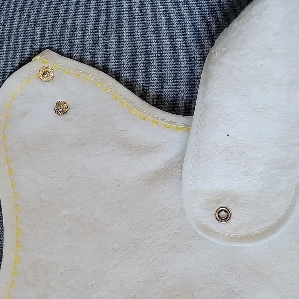 Embroidered Kitten Terry Cloth Baby Bib White Yellow Vintage Style NWT